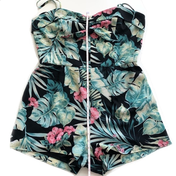 Adorable Tropical Print City Triangles Romper - Picture 11 of 12